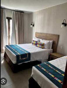 a hotel room with two beds and a window at QUINTA santa BÁRBARA RESORT in Pirenópolis
