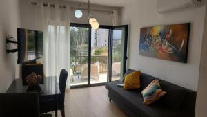 a living room with a couch and a large window at RIVER VIEW TMB oporto station house in Porto