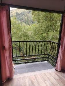 a room with a window with a view of a forest at Casa campestre in Fresno