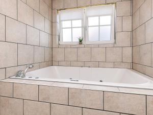 Ένα μπάνιο στο 4 star holiday home in Bogense +32 φωτογραφίες