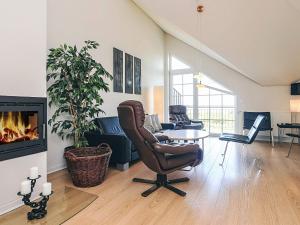 Μια τηλεόραση ή/και κέντρο ψυχαγωγίας στο 4 star holiday home in Bogense