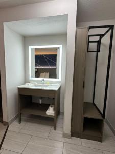 Φωτογραφία από το άλμπουμ του Halsted Inn and Suites Harvey - Chicago Southland σε Harvey