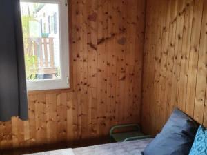 Postel nebo postele na pokoji v ubytování Chalet 2 Chambres pour 5 Personnes avec Terrasse - API-1-52-537 + 13 fotografií