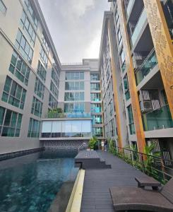 Πισίνα στο ή κοντά στο The Erawan Condo