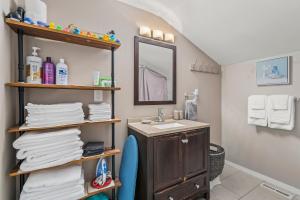 a bathroom with a sink and a mirror and towels at Spacious RiverSide House, 10 mins to SeaTac Airport in Tukwila +30 photos