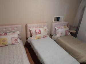 Ένα ή περισσότερα κρεβάτια σε δωμάτιο στο Casa no Centro