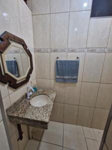 Un baño de Casa Aparecida do Norte 4 fotos más
