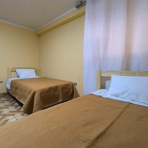 two beds sitting next to each other in a room at Ayllu in Huaraz
