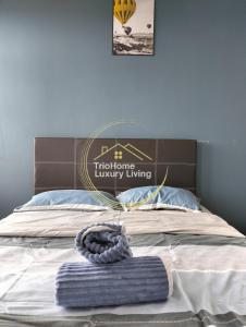 Ένα ή περισσότερα κρεβάτια σε δωμάτιο στο Kuching Homestay 8th Floor Mountain View +71 φωτογραφίες