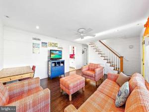 Posezení v ubytování Ocean Side Private Yard Beach Badges Deck Patio Wifi Washer & Dryer Keurig