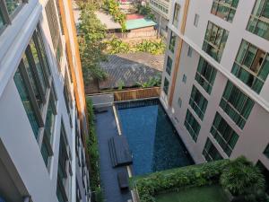 Πισίνα στο ή κοντά στο The Erawan Condo