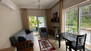 Χώρος καθιστικού στο Kemer Comfort Apartment 02