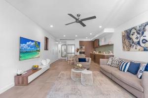 O zonă de relaxare la Belle Escapes 328-329 Luxury Beachfront Resort Palm Cove