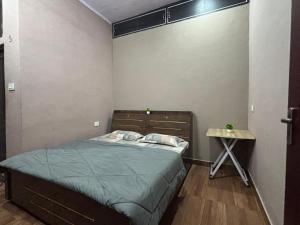 Postel nebo postele na pokoji v ubytování Maa Bhagwati Homestay & Restro + 4 fotografie