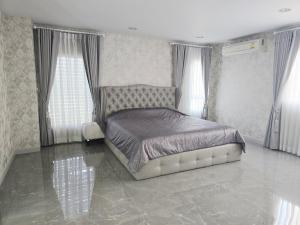 a bedroom with a bed and two windows at Elegant 3 Bedrooms Home near MRT Central WestGate and Central WestVille 3 to 10 Min Drive 