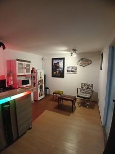 リマにあるFreestyle Homeのキッチン、リビングルーム(冷蔵庫、椅子付) +32枚の写真