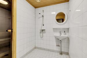 Un baño de Jänkäkolo Holiday Home 27 fotos más