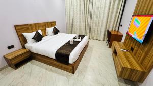 a bedroom with a large bed and a painting on the wall at The Tomo Inn in Gurgaon