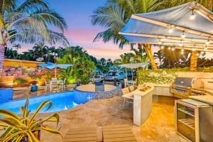 a resort with a swimming pool and a restaurant at Waterfront Oasis Cascading Pool Views Centrally located Heated Pool Cascade KeyResidences in Fort Lauderdale