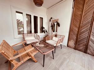 Χώρος καθιστικού στο leela house +17 φωτογραφίες