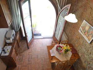 Μια τηλεόραση ή/και κέντρο ψυχαγωγίας στο Charming Retreat in Montaione