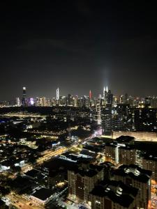 Pemandangan umum bagi Kuala Lumpur atau pemandangan bandar yang diambil dari apartmen