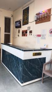 TV/trung tâm giải trí tại OM Palace Guest House-Fully Air Conditioned