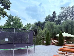 Photo de la galerie de l'établissement Restauracja i Noclegi Izba Rybacka w Krainie Wygasłych Wulkanów, à Podgórki