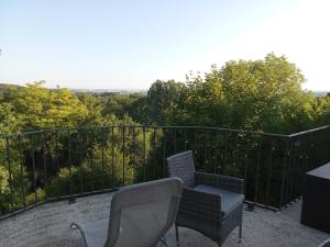 Un balcón o terraza en Gîte piscine spa pour décompresser