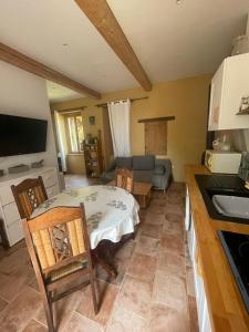 Fotografie z fotogalerie ubytování Maisonnette de campagne 70m2 v destinaci Lartigue