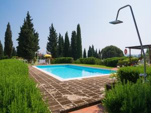 Bazén v ubytování Montaione Oasis Shared Villa nebo v jeho okolí