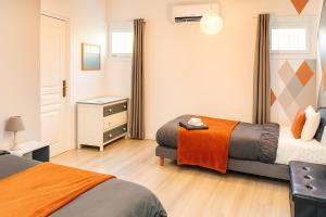 Postel nebo postele na pokoji v ubytování Rêve D'azur plage de la Nartelle, maison Julia avec Piscine partagée, Parking & Terrasse BBQ, Wifi et Draps Inclus + 19 fotografií