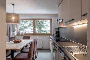Kuchyňa alebo kuchynka v ubytovaní Landhaus Sepp Santer