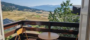 a balcony with a table and chairs and a view at Appart Soleil et montagne in Les Angles