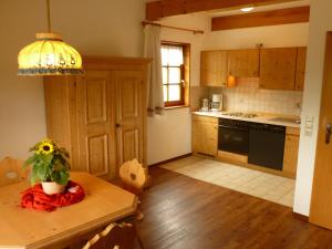 Kuchyň nebo kuchyňský kout v ubytování Fewo Biohaus 4