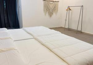 a group of white beds in a room at The Luxurious 23, GameTopia Villa in Johor Bahru +35 photos