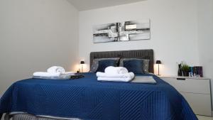 En eller flere senge i et værelse på Luxury SeaView Apartment Azzurro 5 + 33 billeder