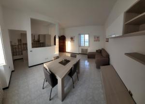 Η κουζίνα ή μικρή κουζίνα στο Appartamento in Casale con Torre +14 φωτογραφίες