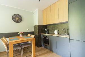 Η κουζίνα ή μικρή κουζίνα στο Apartament MK Sosnowskiego 9