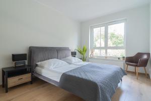 Ένα ή περισσότερα κρεβάτια σε δωμάτιο στο Apartament MK Sosnowskiego 9