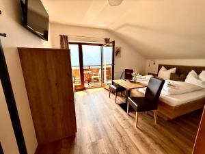 Giường trong phòng chung tại Restaurant - Café - Pension HASSLER +49 ảnh