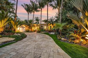 Zahrada ubytování Heated pool Lush Tropical Surrounding Castaway Key RESlDENCES