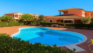 Swimmingpoolen hos eller tæt på Appartamento Mare Sardegna Murta Maria - Olbia