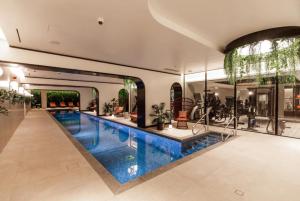 Gallery image of Luxe Apartment in M1 with Pool, Gym & Spa in Manchester