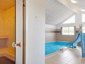 Bazén v ubytování 26 person holiday home in Grenaa nebo v jeho okolí