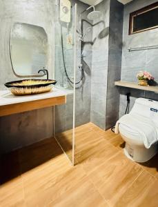 a bathroom with a sink and a toilet and a shower at Best LD Hotel โรงแรมเบส แอลดี in Hua Hin