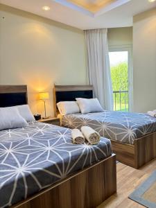 Katil atau katil-katil dalam bilik di Zayed Elite Retreat pool, garden & breeze