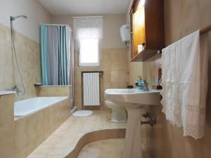 A bathroom at Domus Tua Még 37 kép