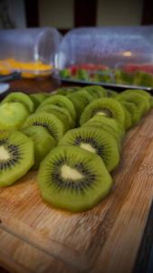 a bunch of kiwi slices on a wooden cutting board at Oka Pousada Atins in Atins +117 photos