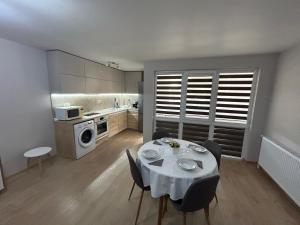 Photo de la galerie de l'établissement Апартамент Център Сливен 1, à Sliven 23 autres photos